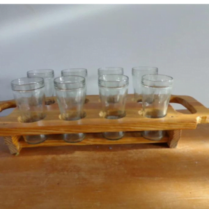 Bandeja para tulipas com chopp.